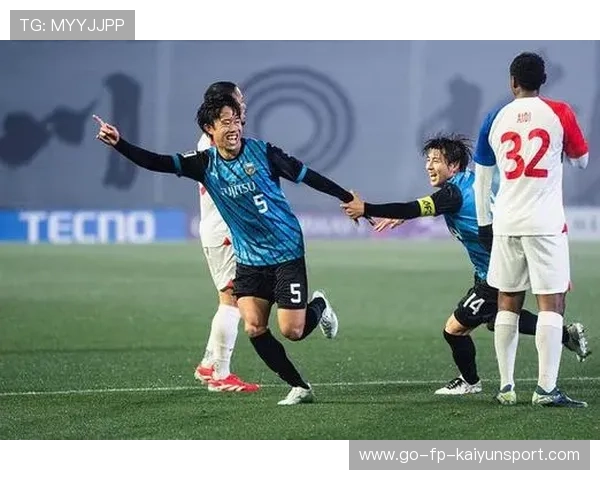 上海申花拉唐前场压迫抢断制造反击，攻守转换如行云流水