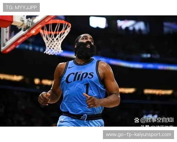 哈登组织进攻，快船全场战术配合默契：攻防交响的崛起